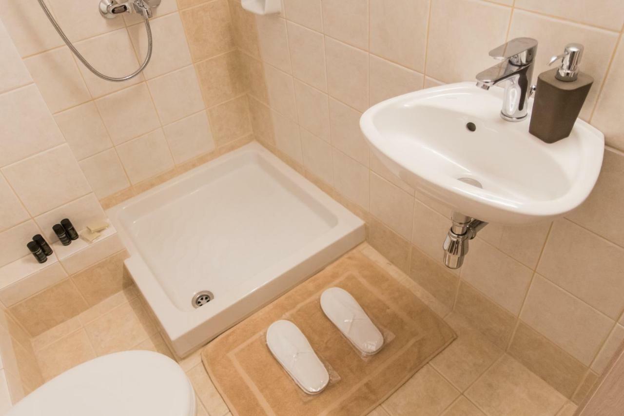 Quality Home In Athena Bagian luar foto